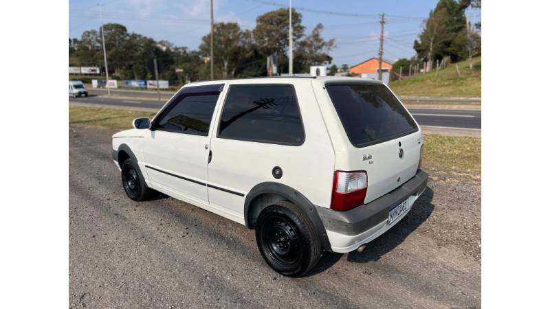 FIAT - UNO - 2010/2011 - Branca - R$ 21.000,00