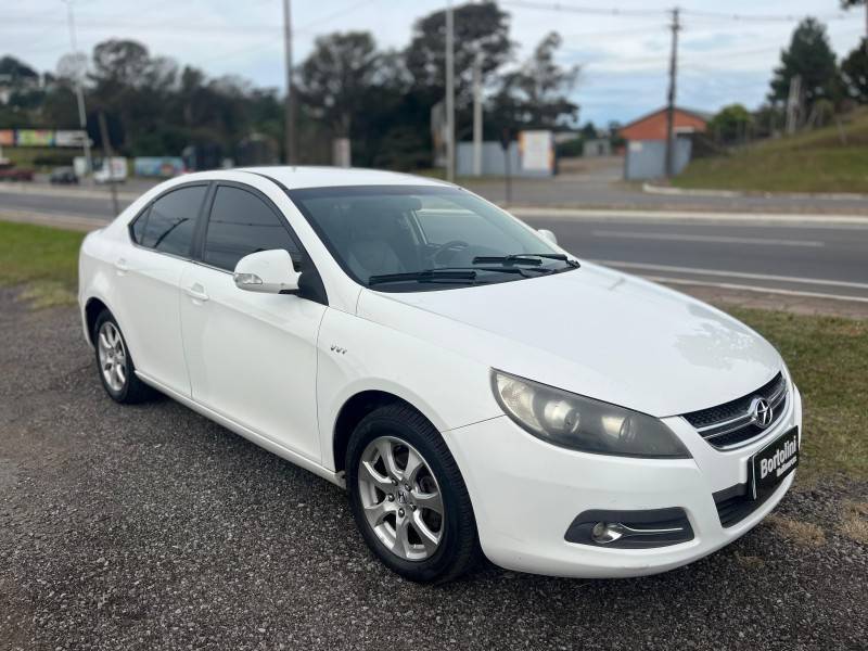 JAC - J5 - 2012/2013 - Branca - R$ 24.900,00