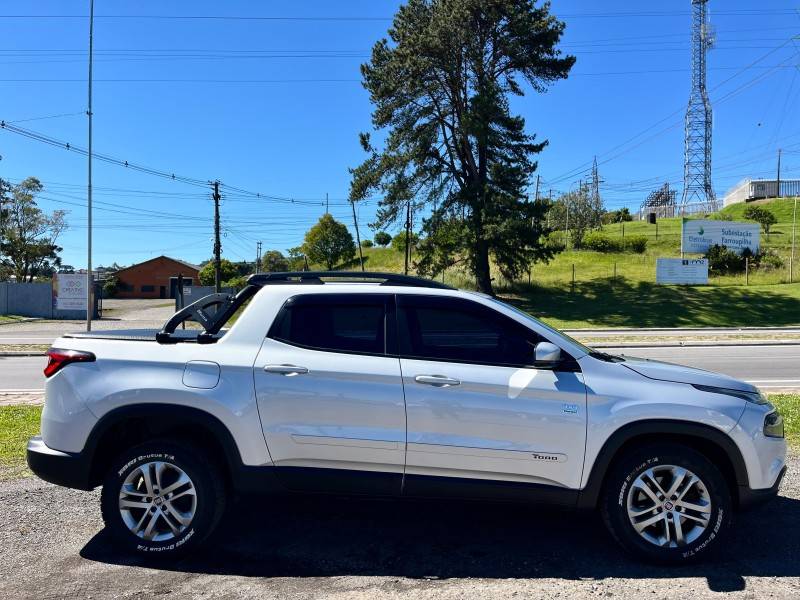 FIAT - TORO - 2017/2018 - Prata - R$ 94.900,00