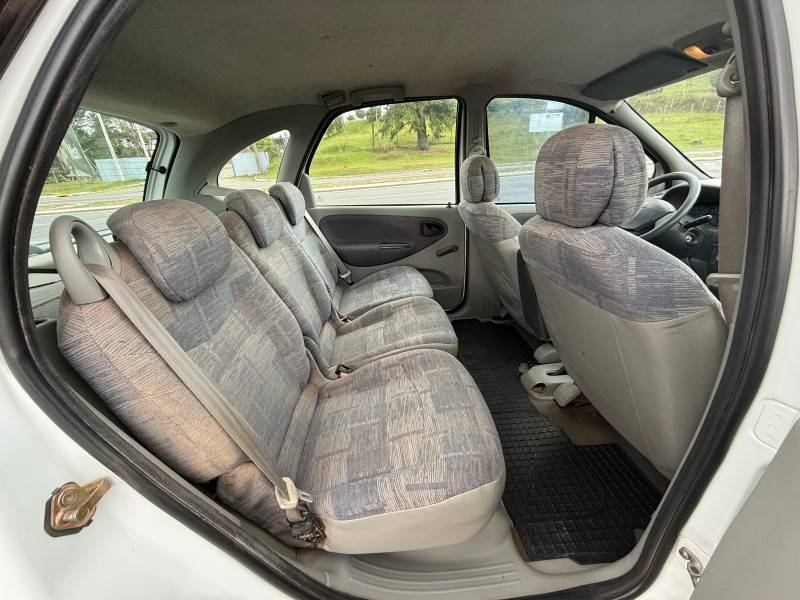 RENAULT - SCÉNIC - 2001/2001 - Branca - R$ 14.900,00