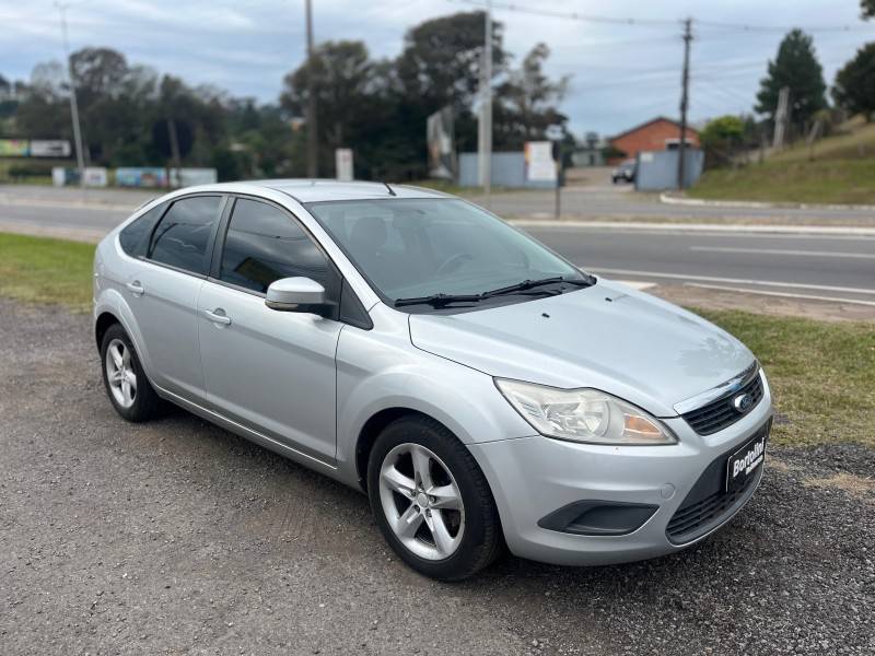 FORD - FOCUS - 2010/2011 - Prata - R$ 39.900,00