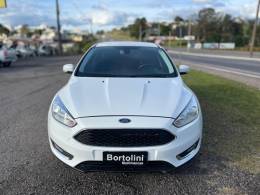FORD - FOCUS - 2015/2016 - Branca - R$ 59.900,00