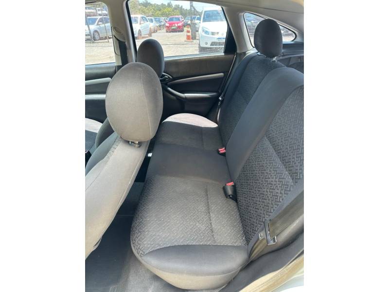 FORD - FOCUS - 2007/2008 - Prata - R$ 24.900,00