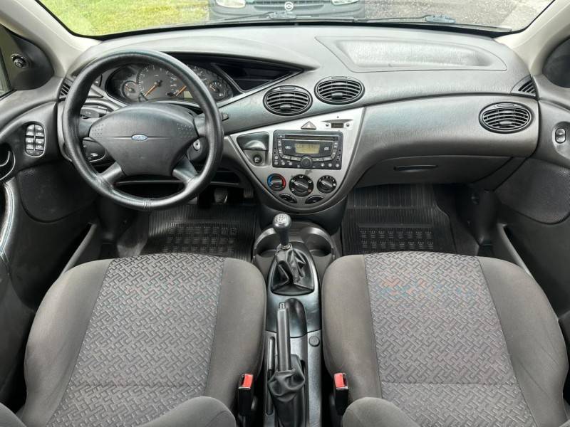 FORD - FOCUS - 2006/2007 - Preta - R$ 25.900,00
