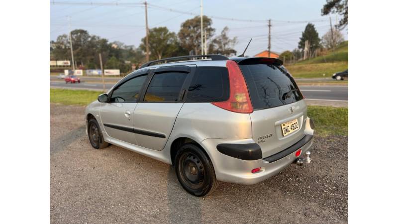 PEUGEOT - 206 - 2008/2008 - Prata - R$ 16.000,00