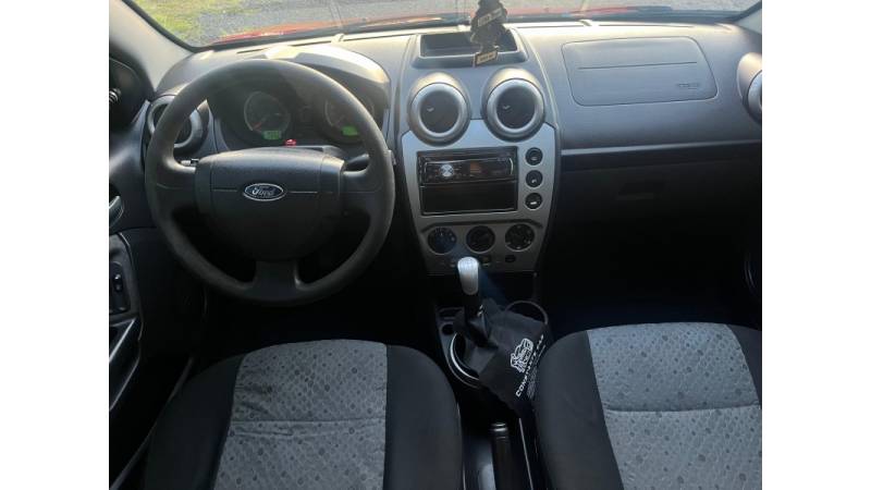 FORD - FIESTA - 2013/2014 - Vermelha - R$ 35.000,00