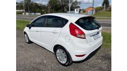 FORD - FIESTA - 2015/2016 - Branca - R$ 46.900,00