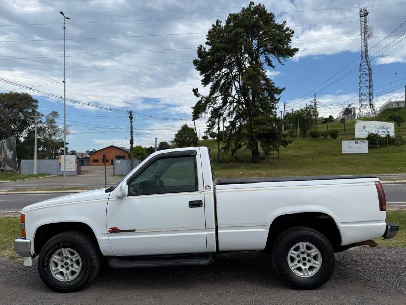 CHEVROLET - SILVERADO - 1997/1998 - Branca - R$ 65.000,00