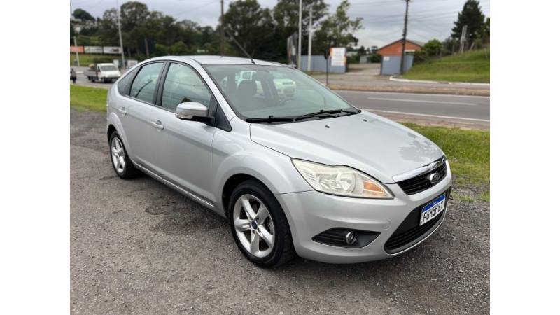 FORD - FOCUS - 2012/2013 - Prata - R$ 39.900,00