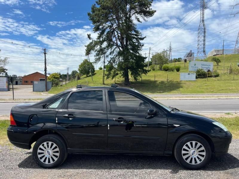 FORD - FOCUS - 2006/2006 - Preta - R$ 21.900,00