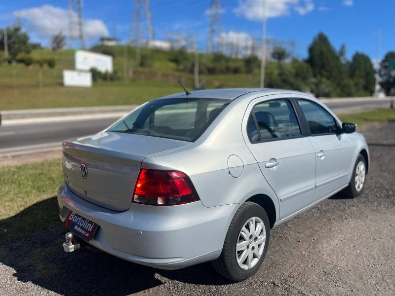 VOLKSWAGEN - VOYAGE - 2011/2012 - Prata - R$ 31.900,00