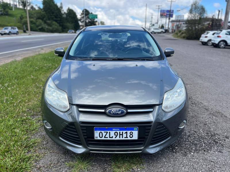 FORD - FOCUS - 2014/2015 - Cinza - R$ 53.900,00