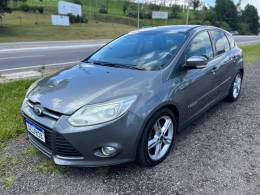 FORD - FOCUS - 2014/2015 - Cinza - R$ 53.900,00