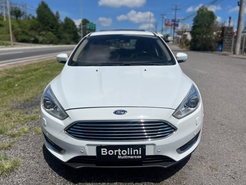 FORD - FOCUS - 2016/2016 - Branca - R$ 67.900,00