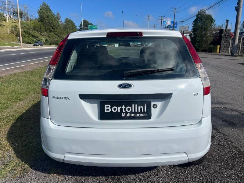 FORD - FIESTA - 2009/2010 - Branca - R$ 27.900,00