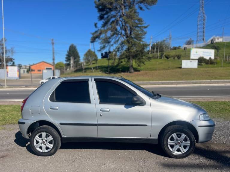 FIAT - PALIO - 2003/2003 - Prata - R$ 18.500,00