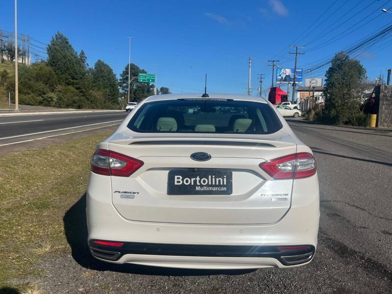 FORD - FUSION - 2013/2014 - Branca - R$ 75.000,00