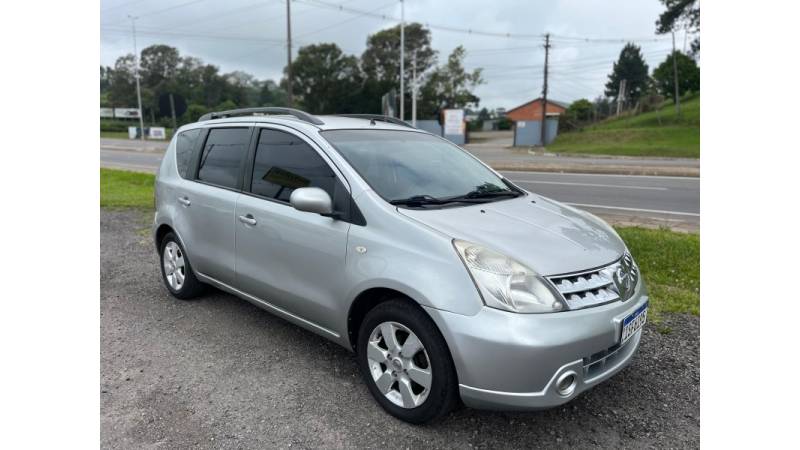 NISSAN - LIVINA - 2011/2012 - Prata - R$ 29.900,00