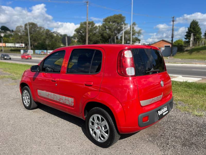 FIAT - UNO - 2011/2012 - Vermelha - R$ 31.000,00