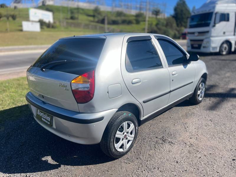 FIAT - PALIO - 2003/2003 - Prata - R$ 18.500,00