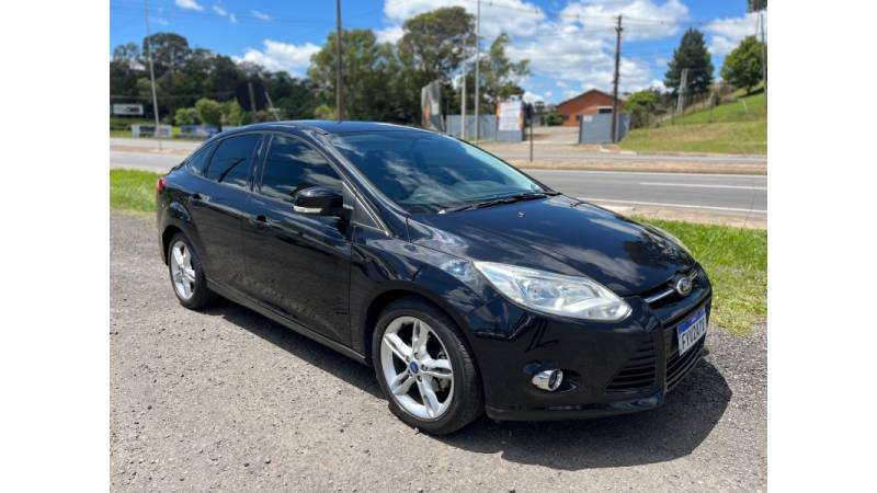 FORD - FOCUS - 2014/2015 - Preta - R$ 56.900,00