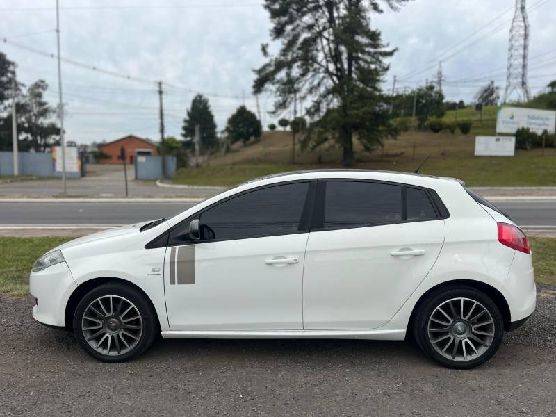 FIAT - BRAVO - 2014/2014 - Branca - R$ 42.900,00