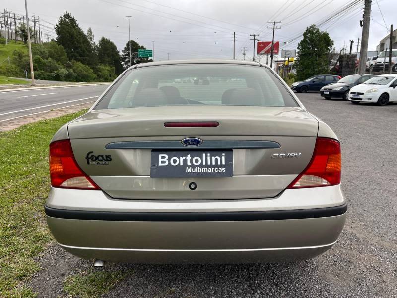 FORD - FOCUS - 2008/2008 - Prata - R$ 24.900,00