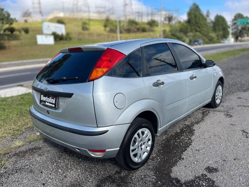 FORD - FOCUS - 2008/2008 - Prata - R$ 25.900,00