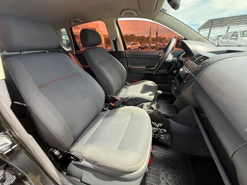 VOLKSWAGEN - POLO - 2007/2008 - Preta - R$ 33.900,00