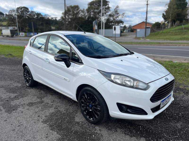 FORD - FIESTA - 2017/2017 - Branca - R$ 52.900,00