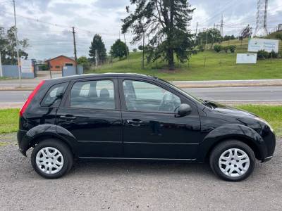 FORD - FIESTA - 2007/2008 - Preta - R$ 18.900,00