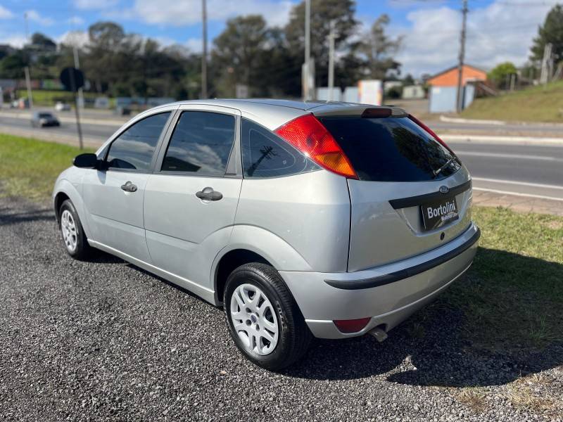 FORD - FOCUS - 2008/2008 - Prata - R$ 25.900,00