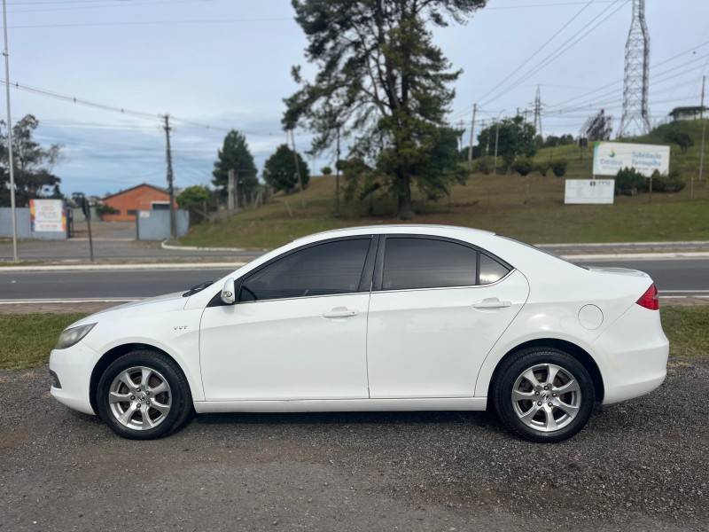 JAC - J5 - 2012/2013 - Branca - R$ 24.900,00