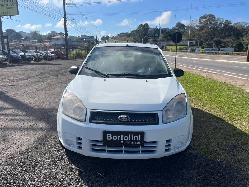 FORD - FIESTA - 2009/2010 - Branca - R$ 27.900,00