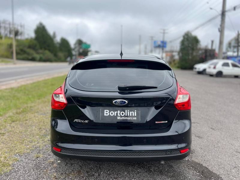 FORD - FOCUS - 2013/2014 - Preta - R$ 49.900,00
