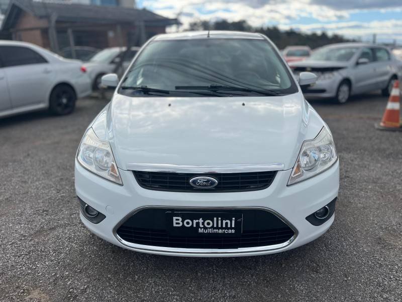 FORD - FOCUS - 2012/2013 - Branca - R$ 44.900,00