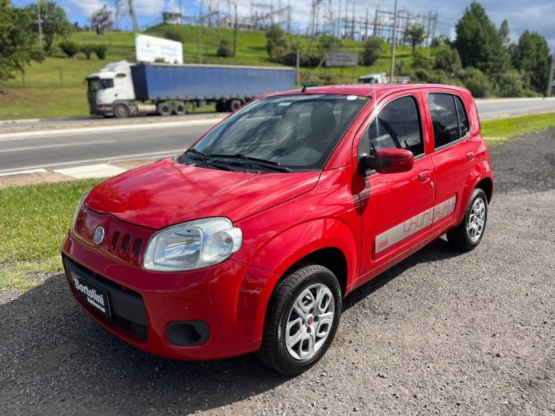 FIAT - UNO - 2011/2012 - Vermelha - R$ 31.000,00