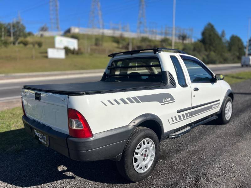 FIAT - STRADA - 2005/2006 - Branca - R$ 27.900,00
