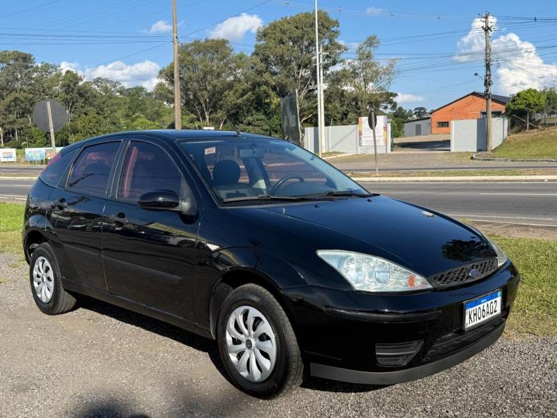FORD - FOCUS - 2006/2006 - Preta - R$ 21.900,00