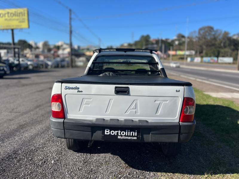 FIAT - STRADA - 2005/2006 - Branca - R$ 27.900,00