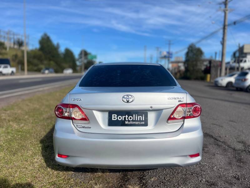 TOYOTA - COROLLA - 2011/2012 - Prata - R$ 61.900,00