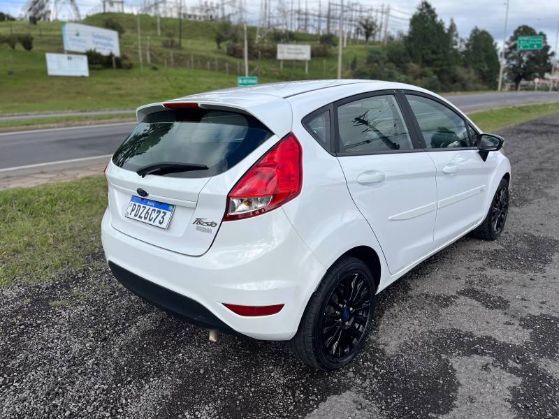 FORD - FIESTA - 2017/2017 - Branca - R$ 52.900,00