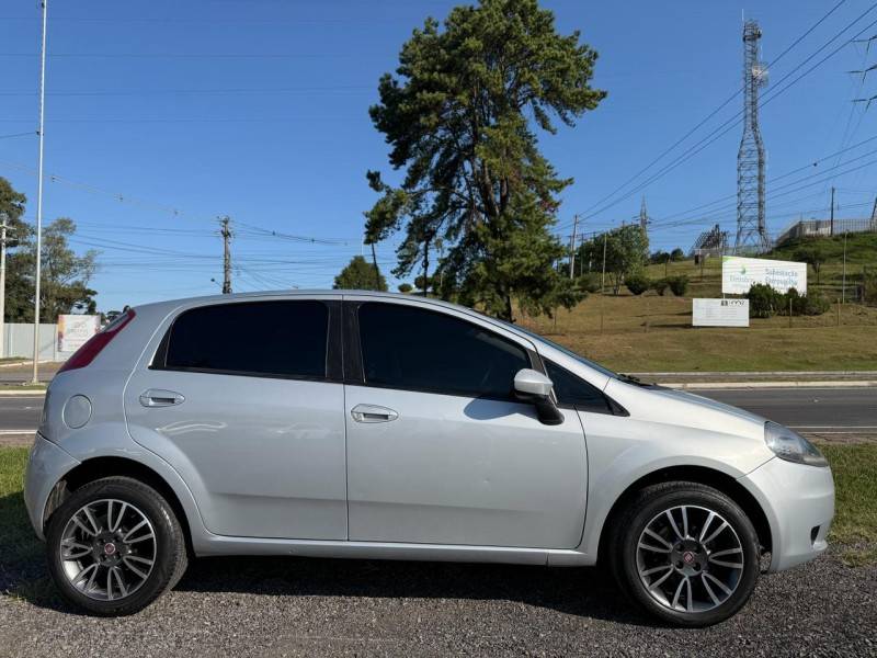 FIAT - PUNTO - 2011/2011 - Prata - R$ 35.900,00