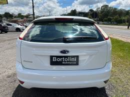 FORD - FOCUS - 2012/2013 - Branca - R$ 45.900,00