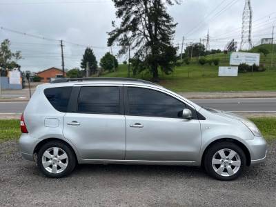 NISSAN - LIVINA - 2011/2012 - Prata - R$ 29.900,00