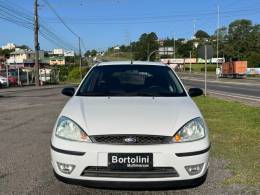 FORD - FOCUS - 2005/2006 - Branca - R$ 23.000,00