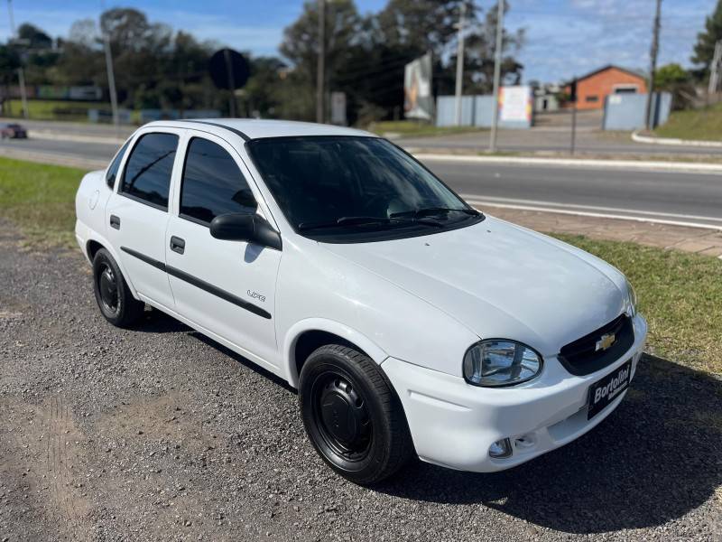 CHEVROLET - CLASSIC - 2004/2005 - Branca - R$ 17.900,00