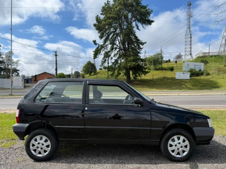 FIAT - UNO - 2009/2010 - Preta - R$ 18.900,00
