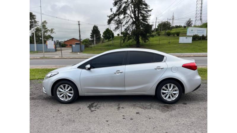 KIA MOTORS - CERATO - 2014/2015 - Prata - R$ 66.900,00