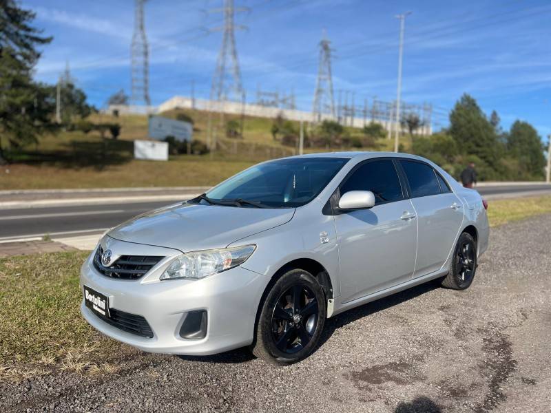 TOYOTA - COROLLA - 2011/2012 - Prata - R$ 61.900,00